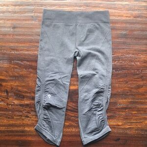 Ivivva by Lululemon seamless Breath Love Flow Capri leggings